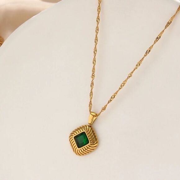 Green Zircon Vintage Diamond Textured Pendant Necklace 18K Gold - Picture 3 of 5